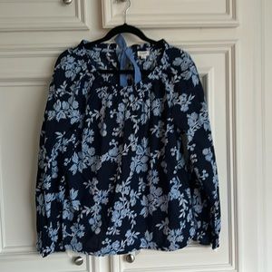 Beautiful navy and light blue J Crew top. 22 inches pit to pit and 24’ long